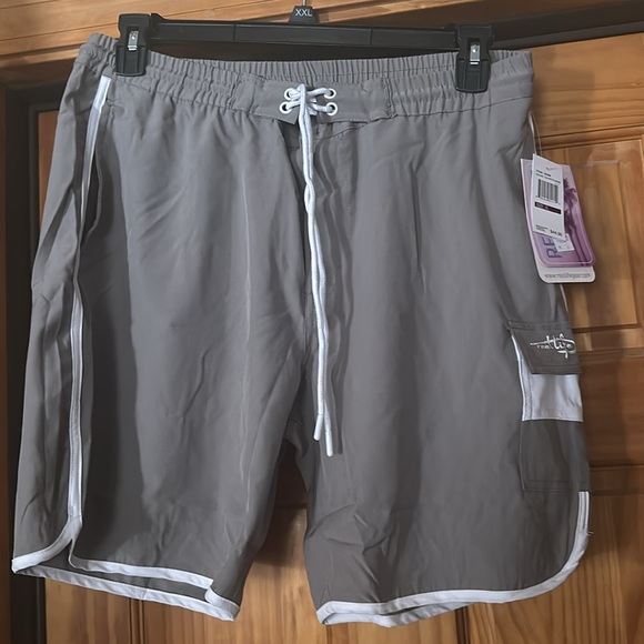 Board shorts - Picture 2 of 3